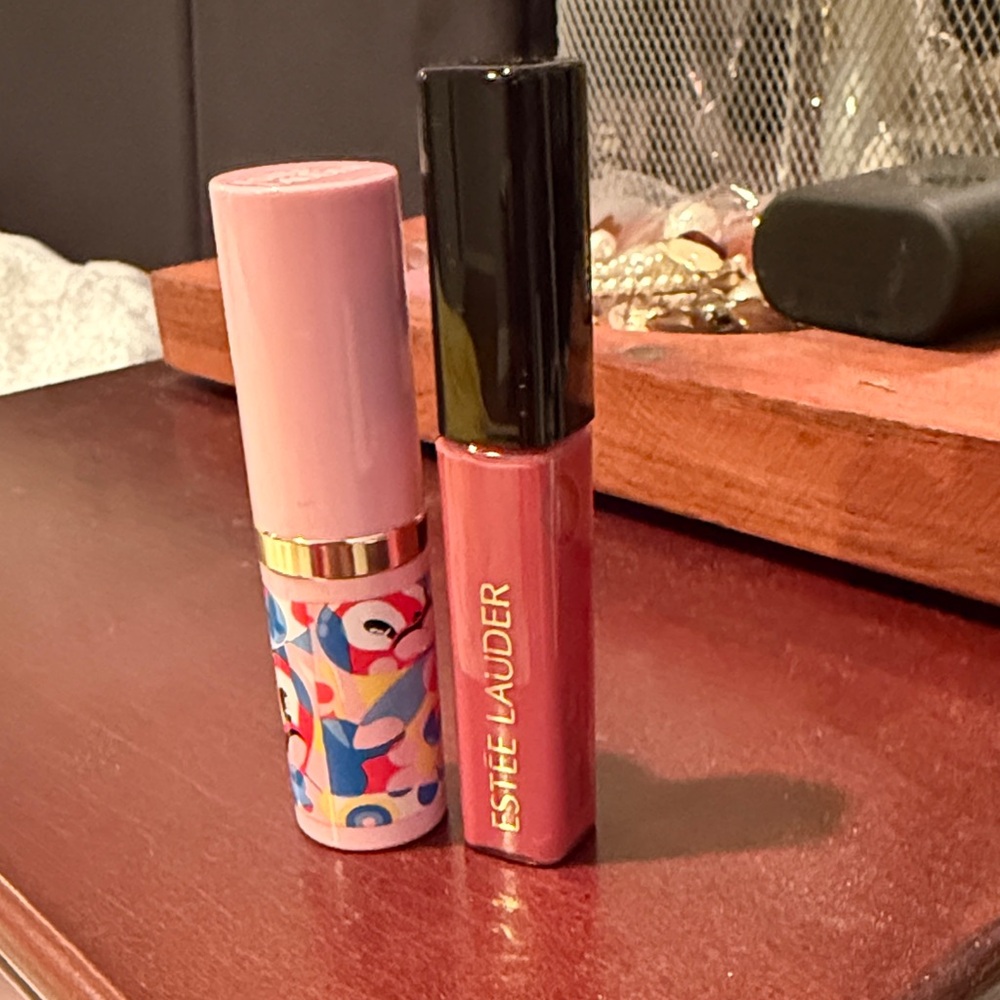 Estee Lauder Vibrant Pink Lip Gloss
